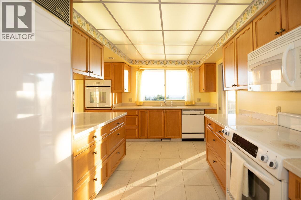 Photo 15 of 735 Fairmile Road, West Vancouver BC