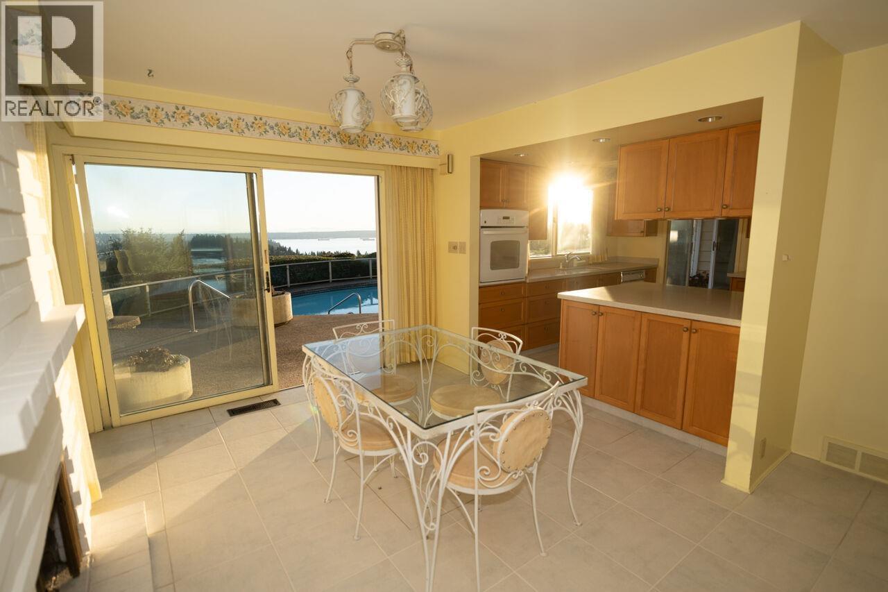 Photo 2 of 735 Fairmile Road, West Vancouver BC