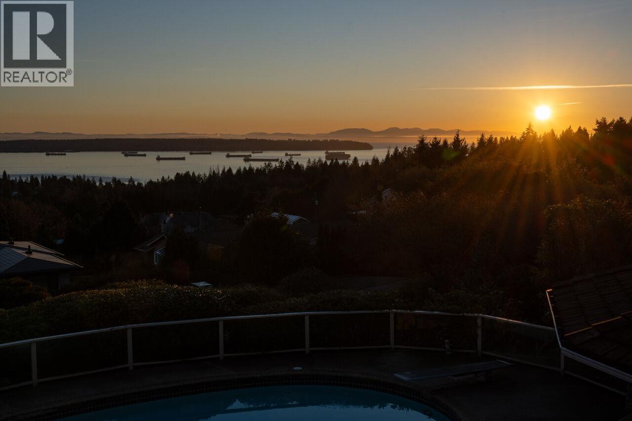 Photo 14 of 735 Fairmile Road, West Vancouver BC