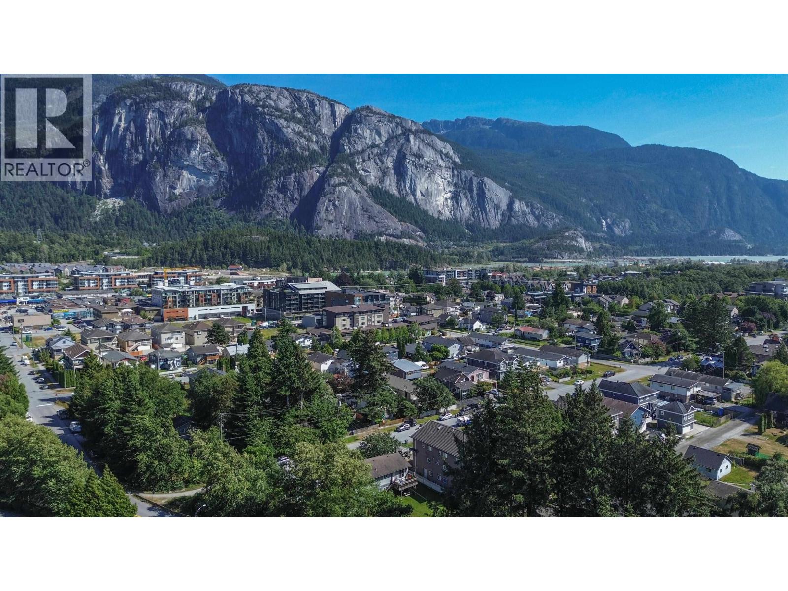 Photo 12 of 38069 Fifth Avenue, Squamish BC