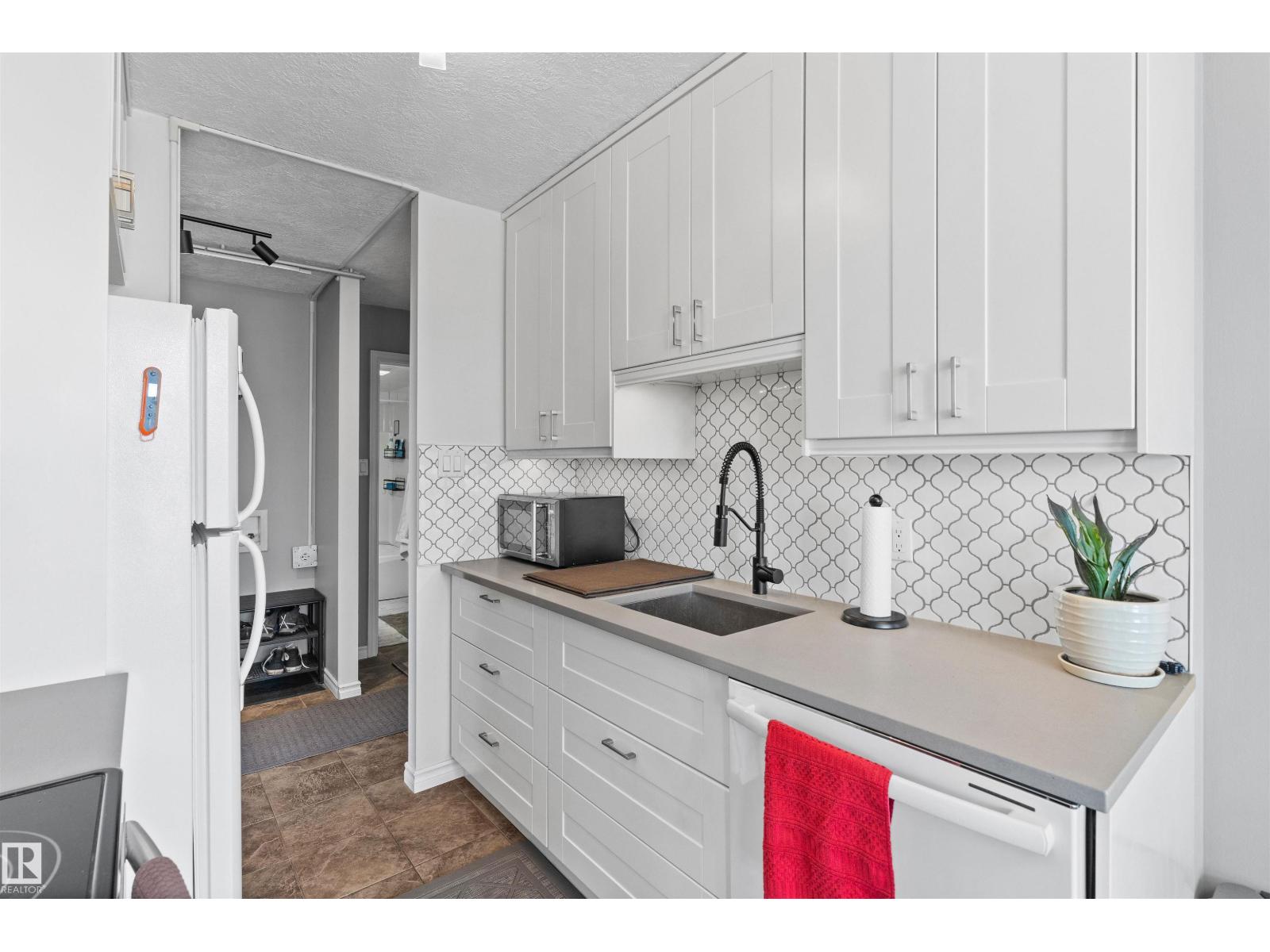 Photo 13 of 1601 12141 Jasper Av Nw, Edmonton AB
