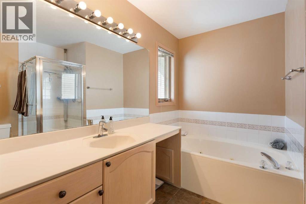 Photo 25 of 113 Sierra Vista Terrace Sw, Calgary AB