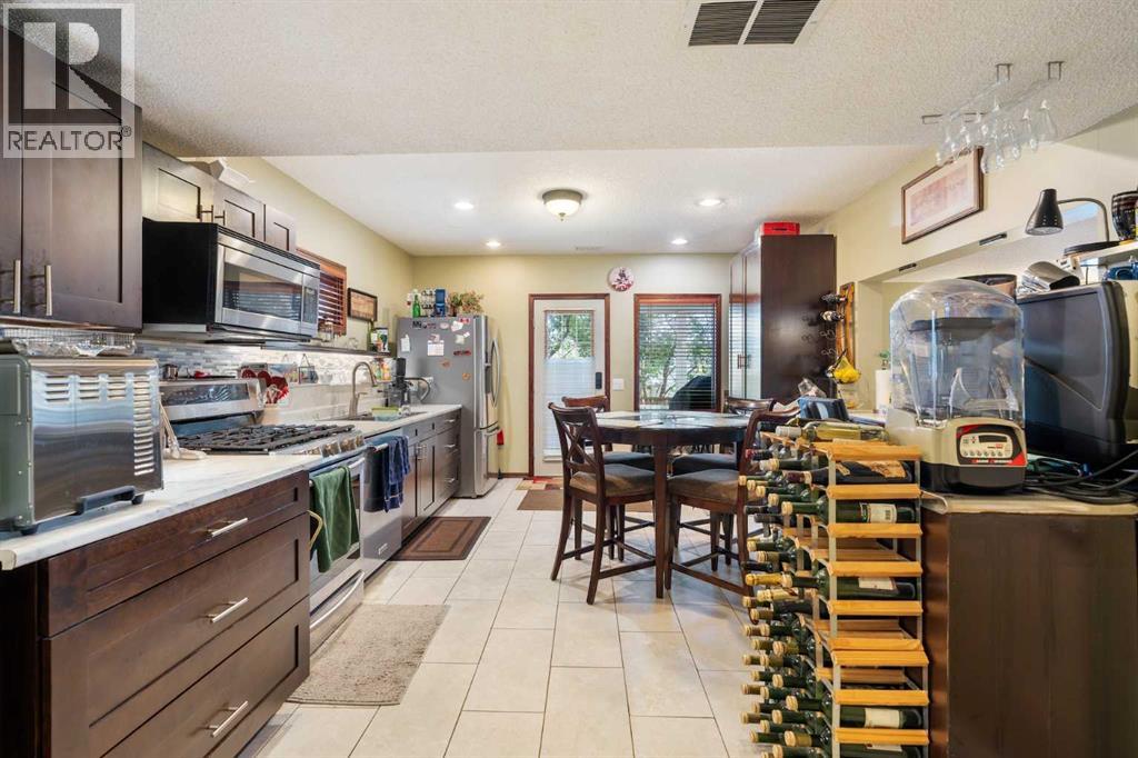 Photo 18 of 113 Sierra Vista Terrace Sw, Calgary AB