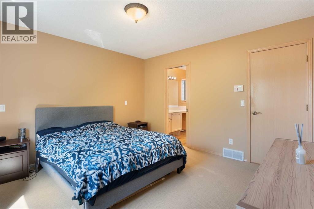 Photo 15 of 113 Sierra Vista Terrace Sw, Calgary AB