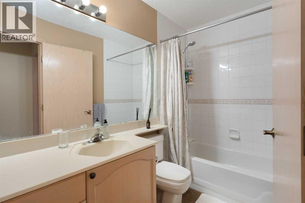 Photo 21 of 113 Sierra Vista Terrace Sw, Calgary AB