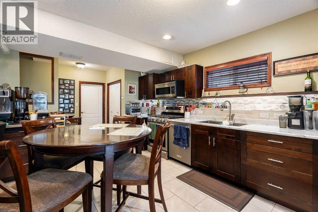 Photo 23 of 113 Sierra Vista Terrace Sw, Calgary AB