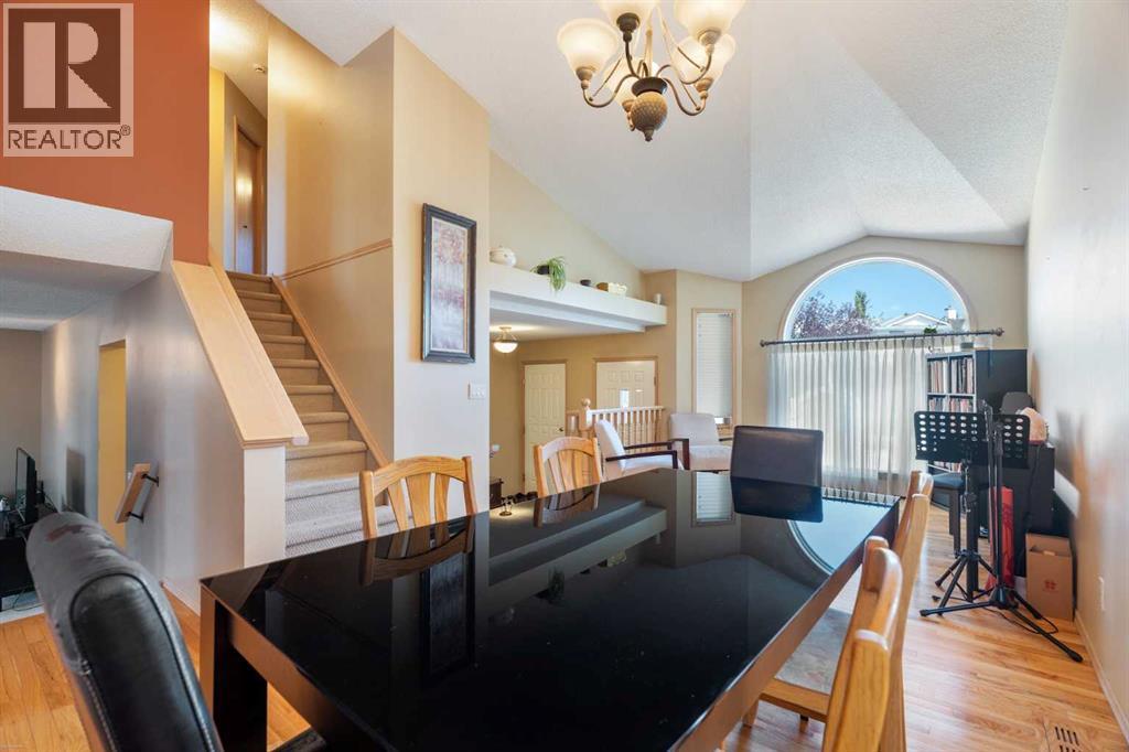 Photo 8 of 113 Sierra Vista Terrace Sw, Calgary AB
