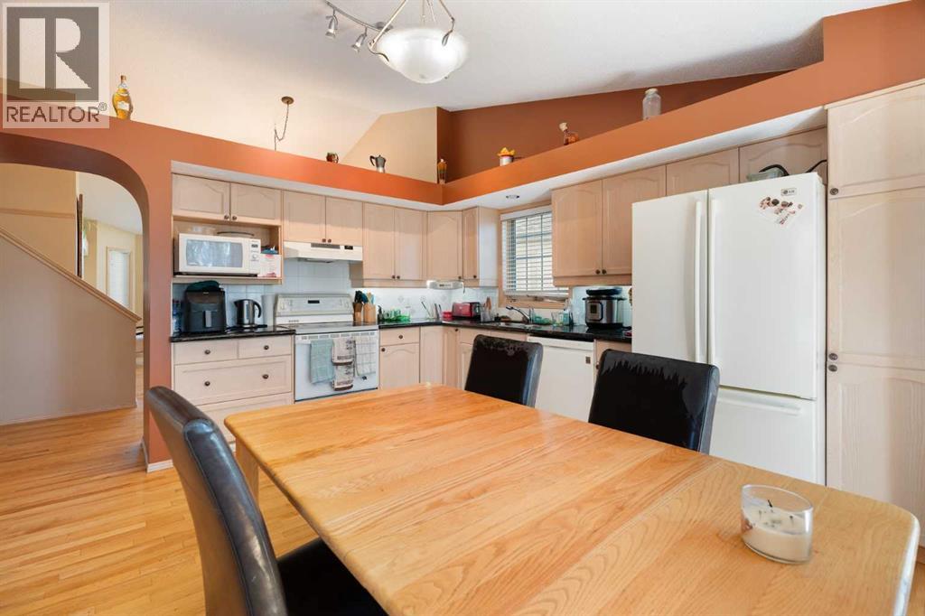 Photo 9 of 113 Sierra Vista Terrace Sw, Calgary AB