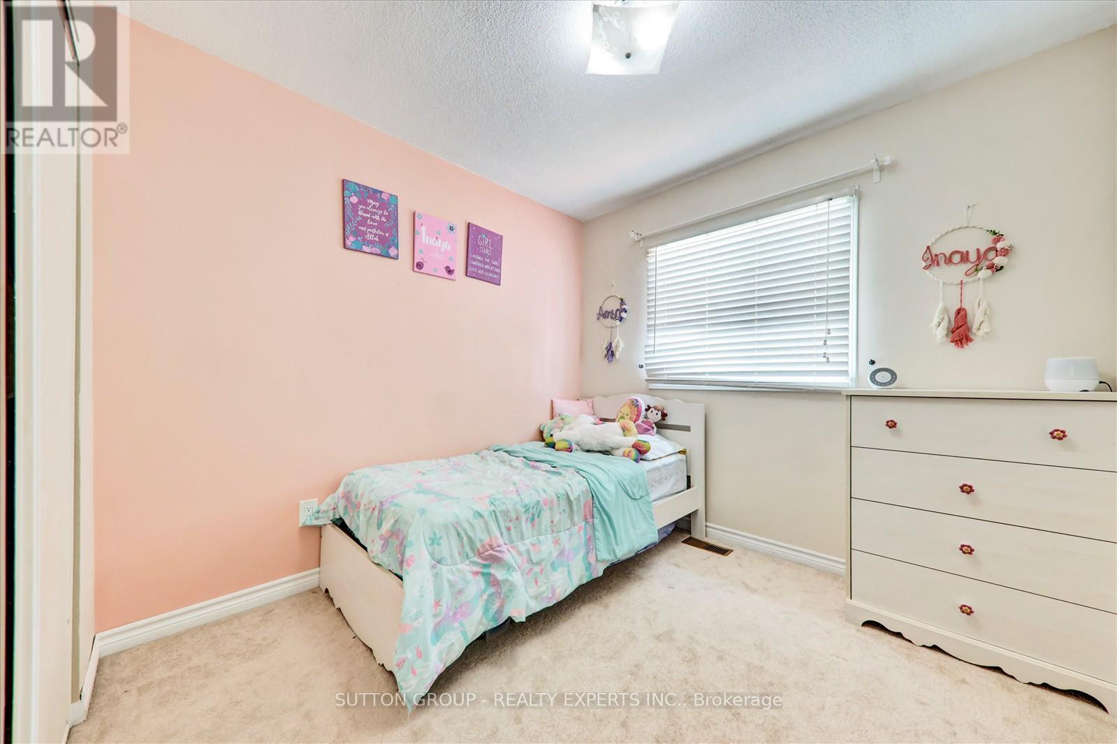 Photo 19 of 16 Candler Court, Clarington ON