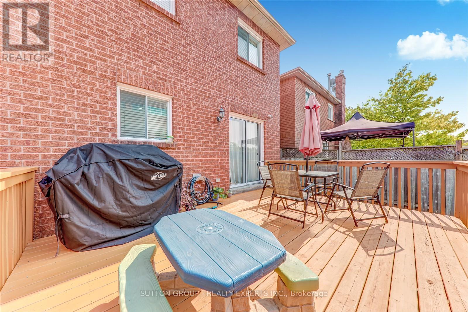 Photo 48 of 16 Candler Court, Clarington ON