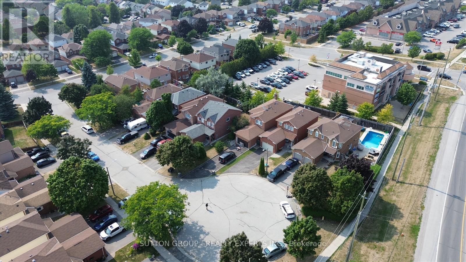 Photo 49 of 16 Candler Court, Clarington ON