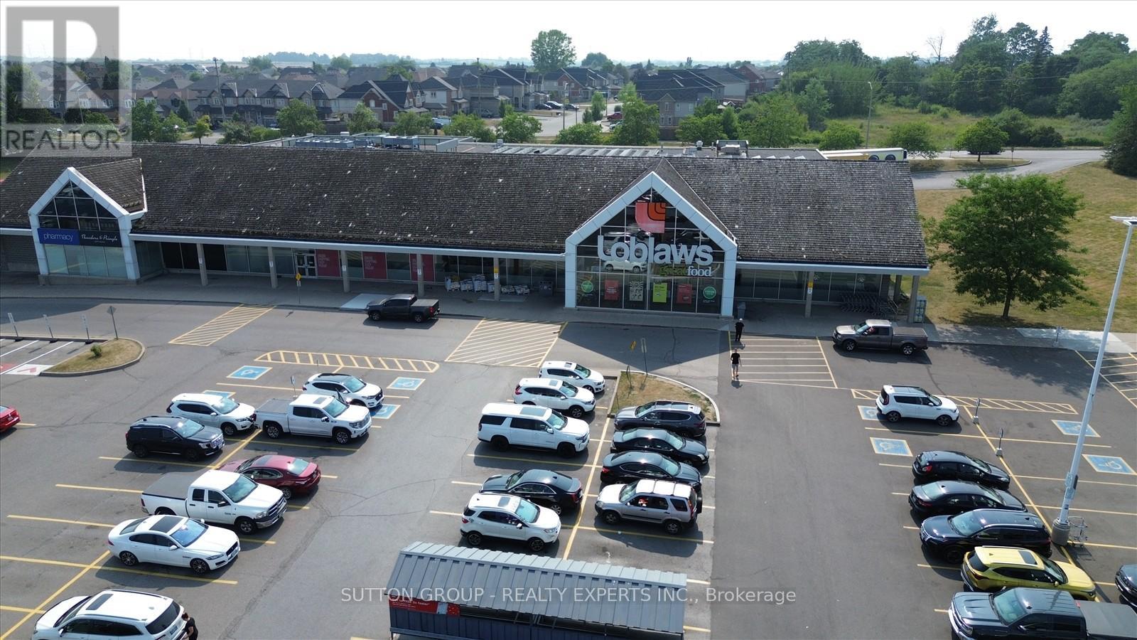 Photo 41 of 16 Candler Court, Clarington ON