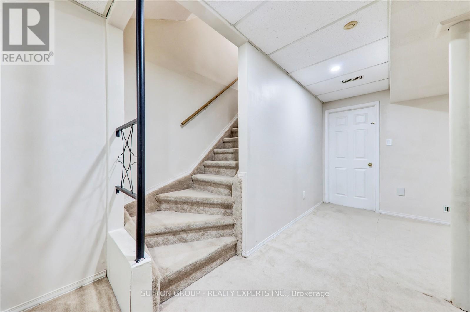 Photo 24 of 16 Candler Court, Clarington ON