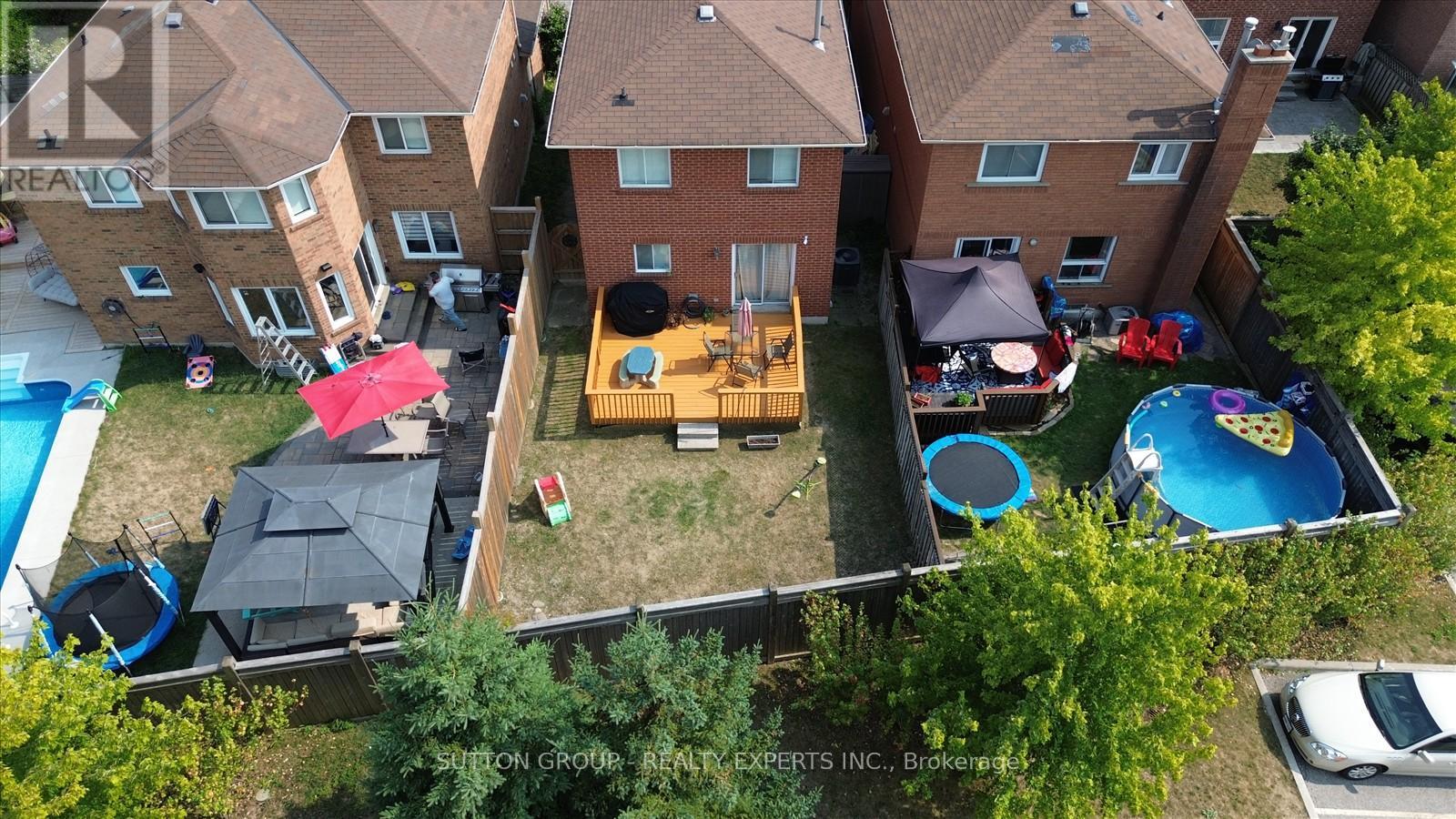 Photo 28 of 16 Candler Court, Clarington ON