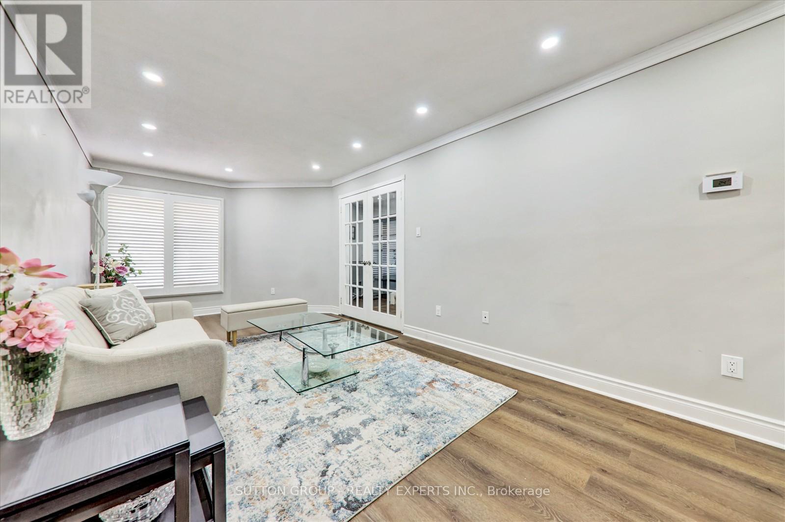 Photo 5 of 16 Candler Court, Clarington ON