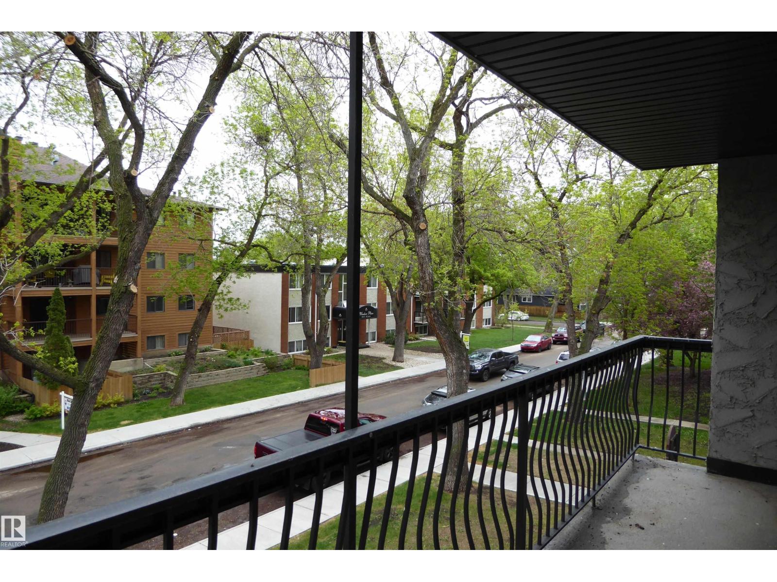 Photo 2 of 305 10420 93 St Nw Nw, Edmonton AB