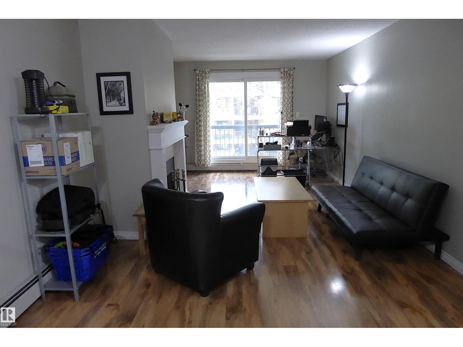 Photo 9 of 305 10420 93 St Nw Nw, Edmonton AB
