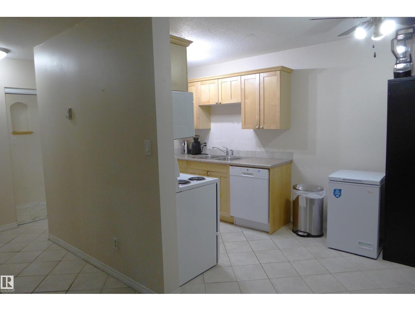 Photo 6 of 305 10420 93 St Nw Nw, Edmonton AB
