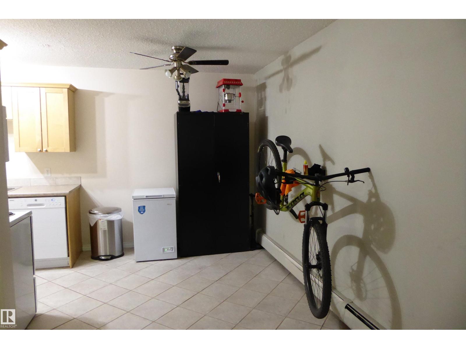 Photo 3 of 305 10420 93 St Nw Nw, Edmonton AB