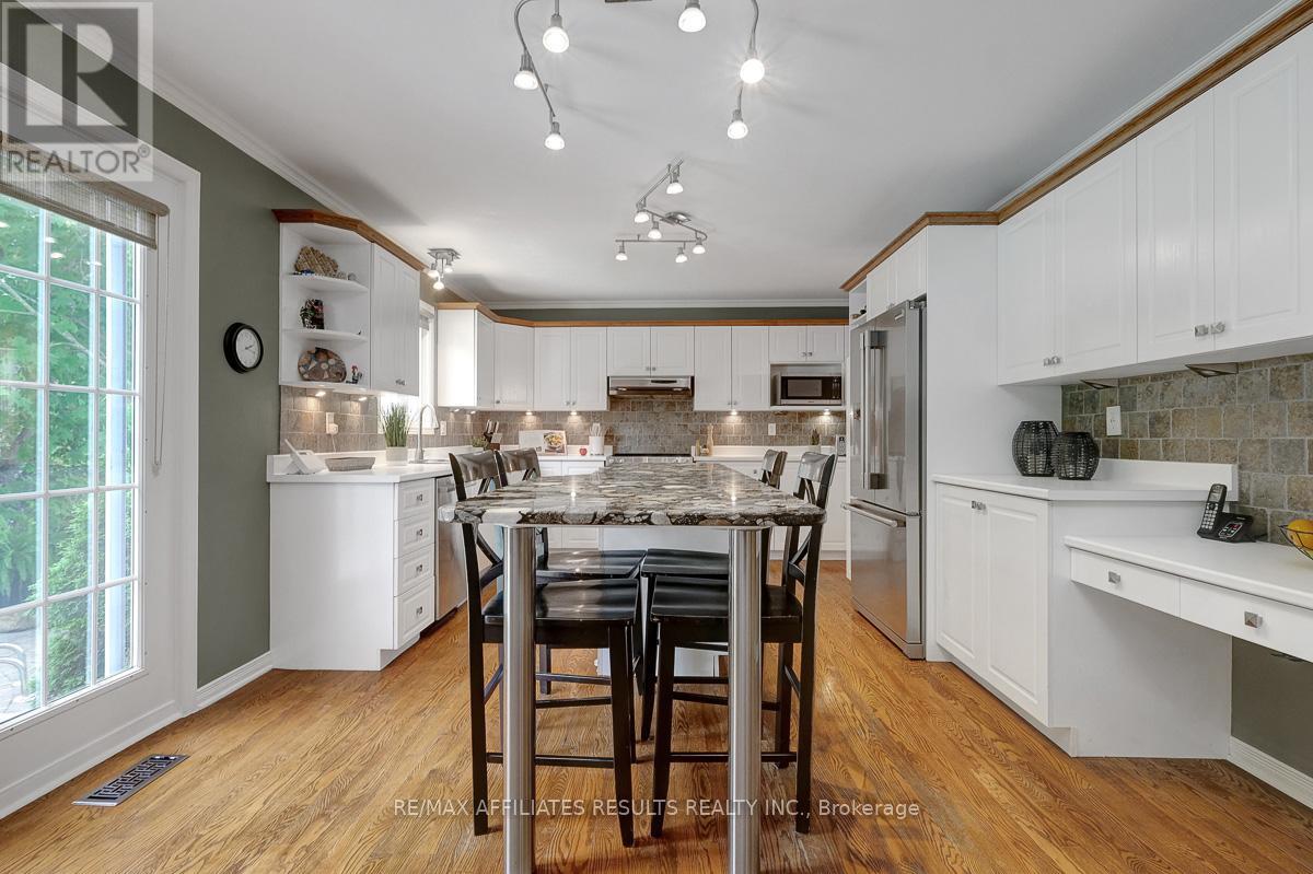 Photo 17 of 35 Crantham Crescent, Ottawa ON