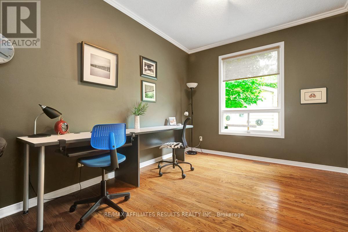 Photo 13 of 35 Crantham Crescent, Ottawa ON