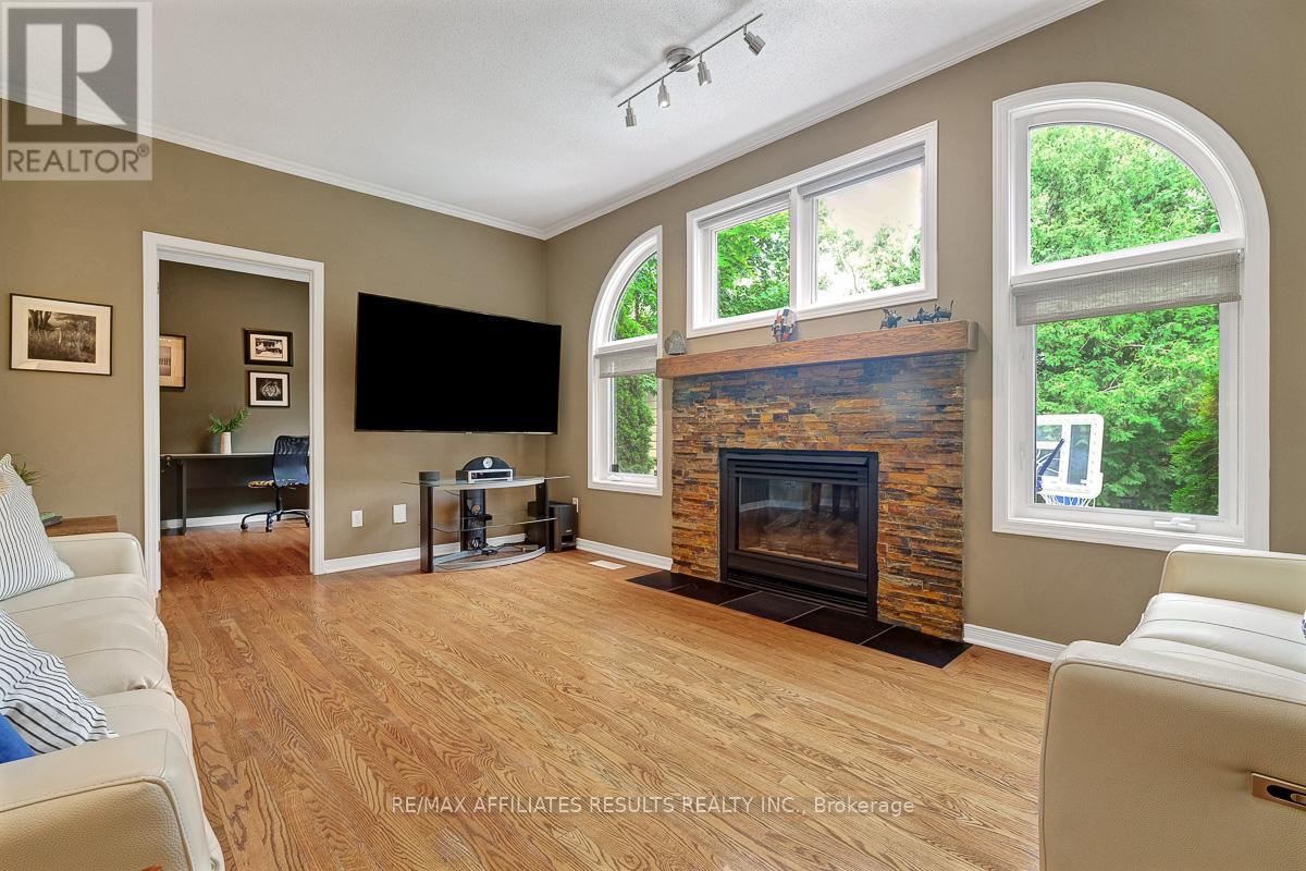 Photo 18 of 35 Crantham Crescent, Ottawa ON