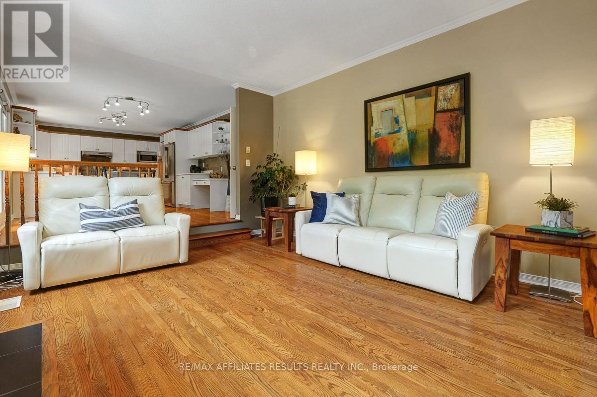 Photo 36 of 35 Crantham Crescent, Ottawa ON