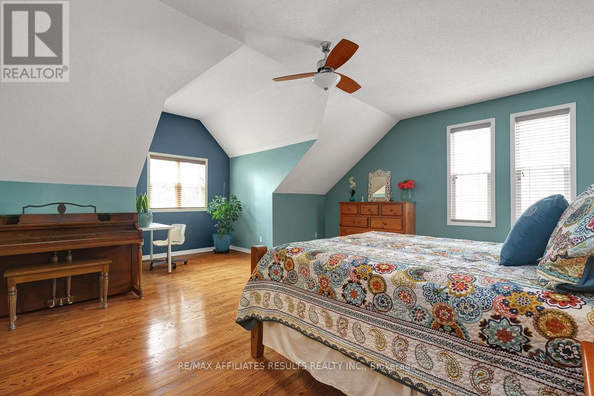 Photo 37 of 35 Crantham Crescent, Ottawa ON