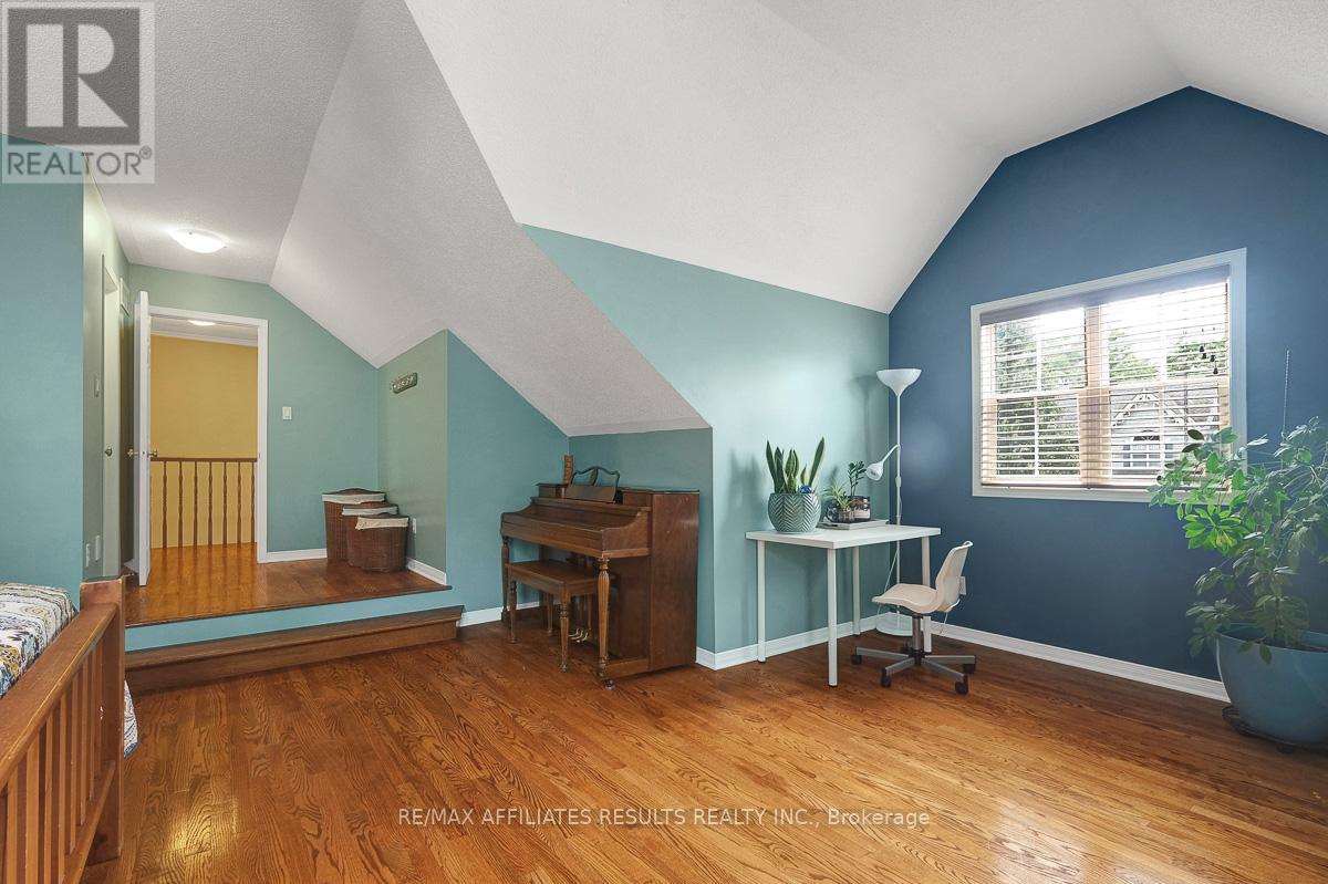 Photo 39 of 35 Crantham Crescent, Ottawa ON