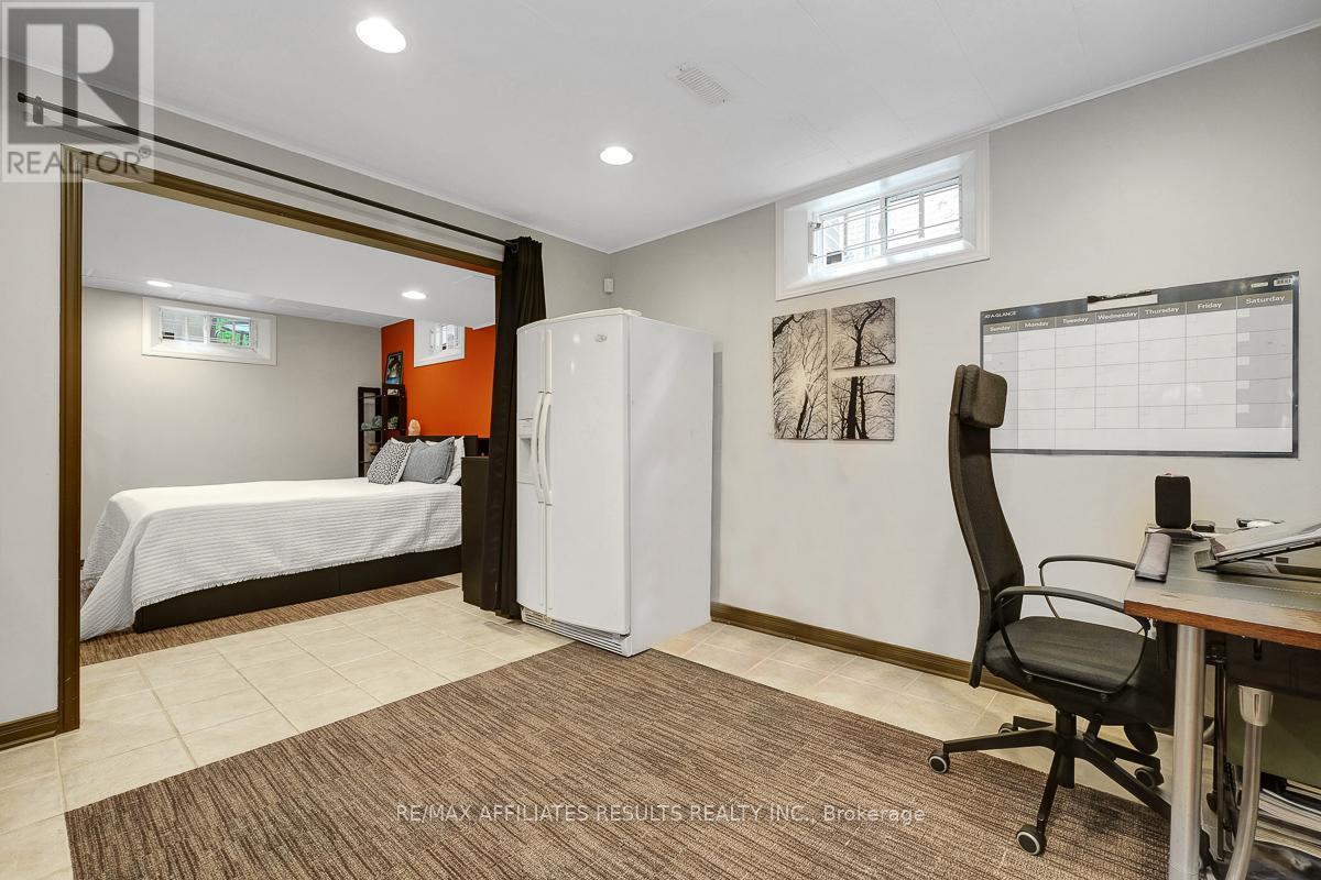 Photo 24 of 35 Crantham Crescent, Ottawa ON