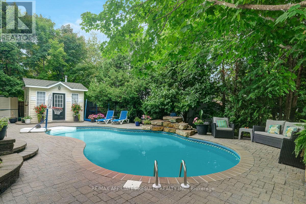 Photo 12 of 35 Crantham Crescent, Ottawa ON