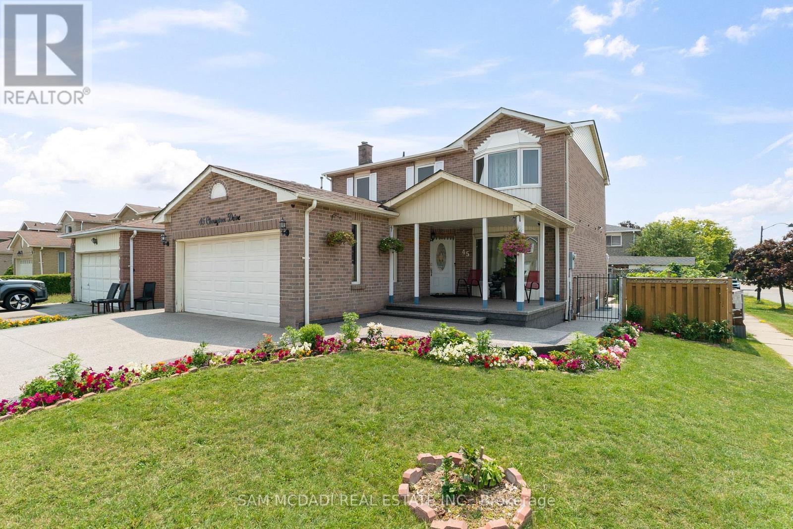 Photo 37 of 45 Cherrytree Drive, Brampton ON