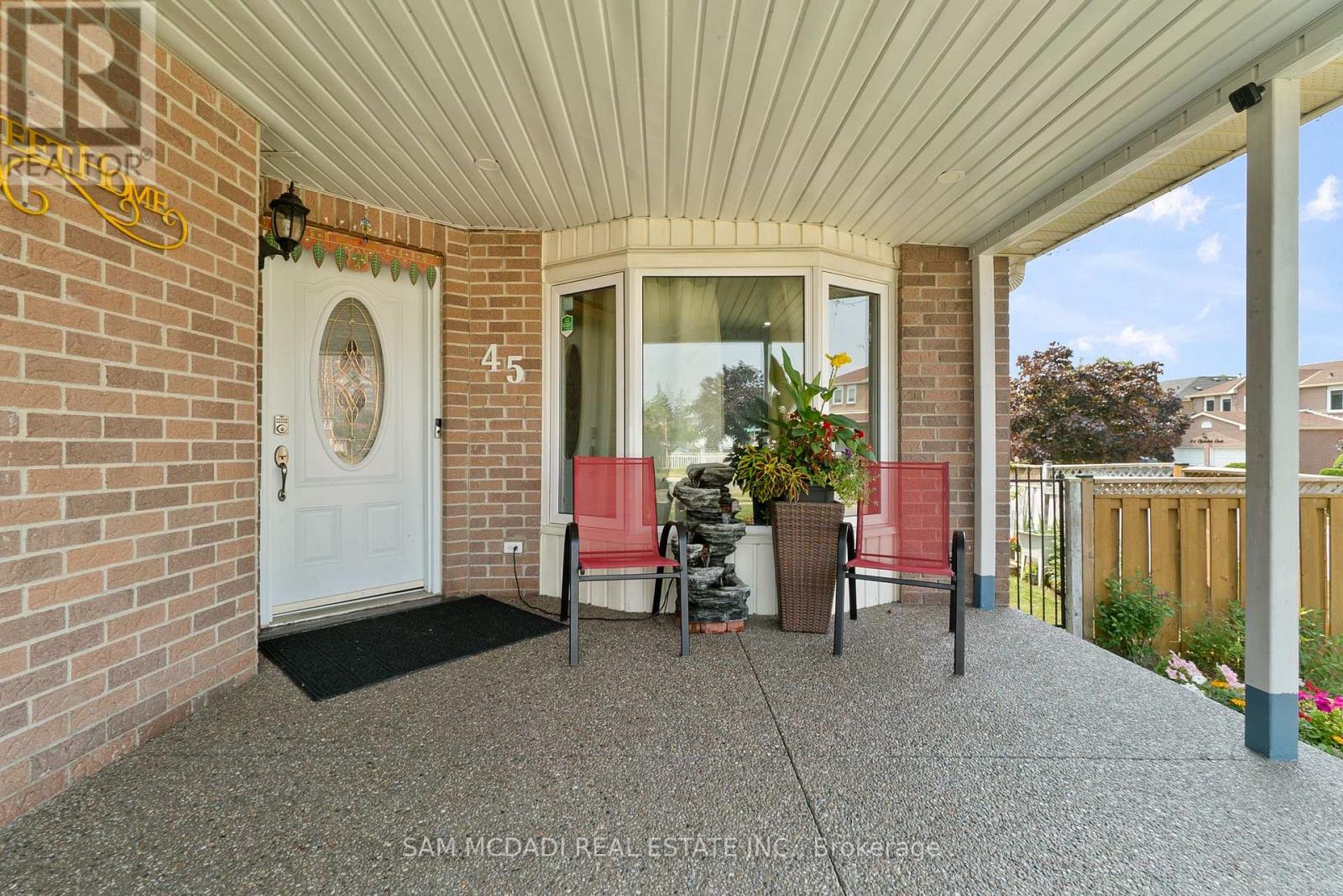 Photo 11 of 45 Cherrytree Drive, Brampton ON