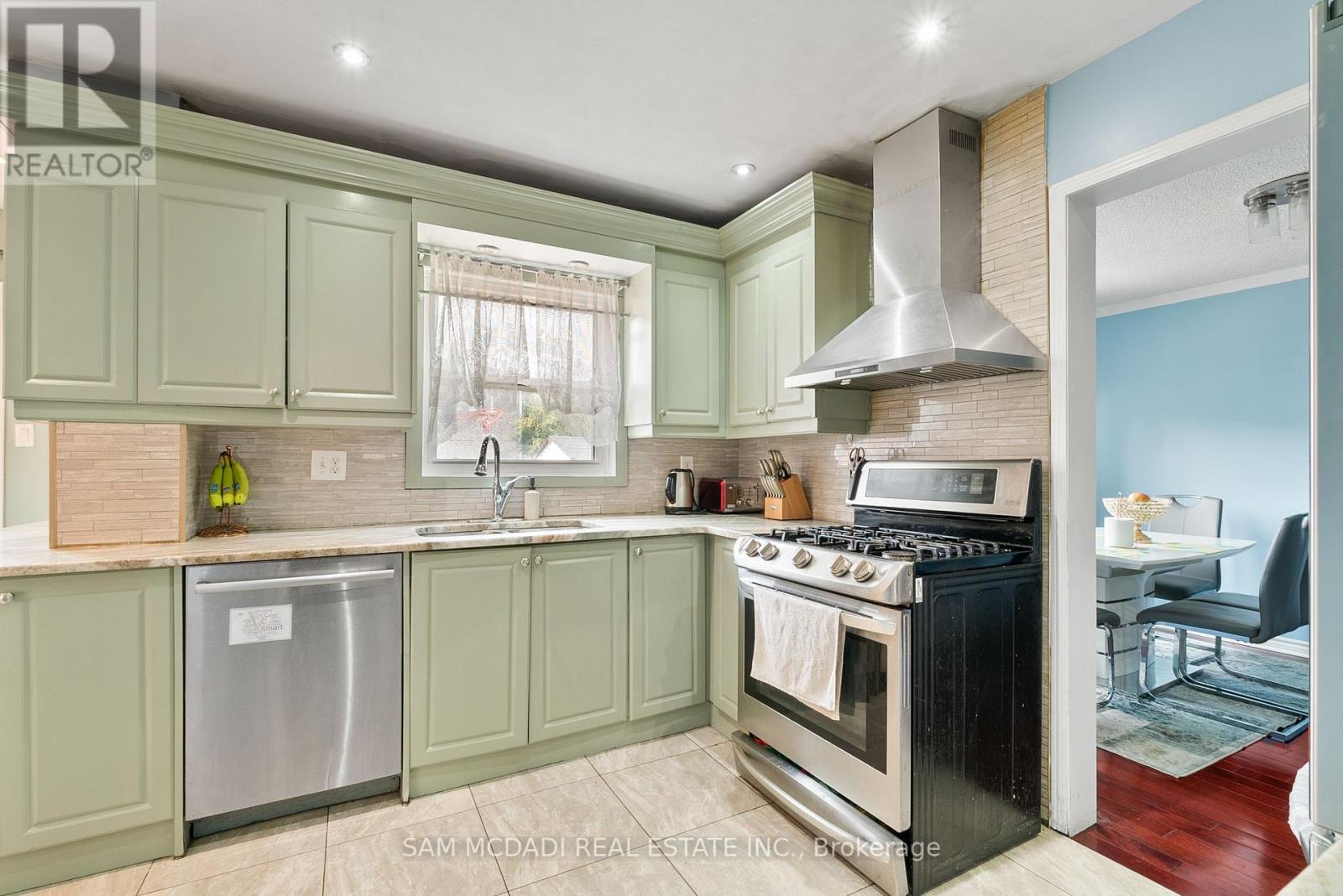 Photo 38 of 45 Cherrytree Drive, Brampton ON