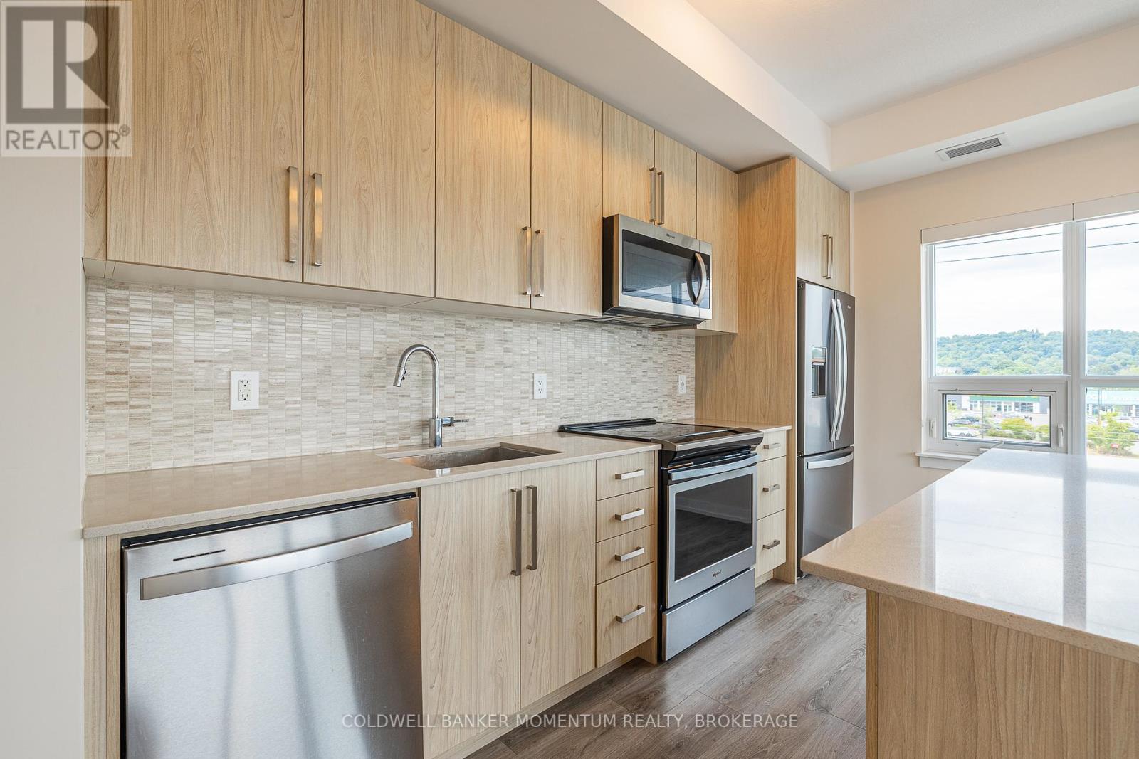 Photo 11 of 416 121 Highway 8, Hamilton ON