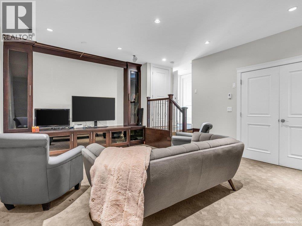 4188 FIR STREET, Burnaby