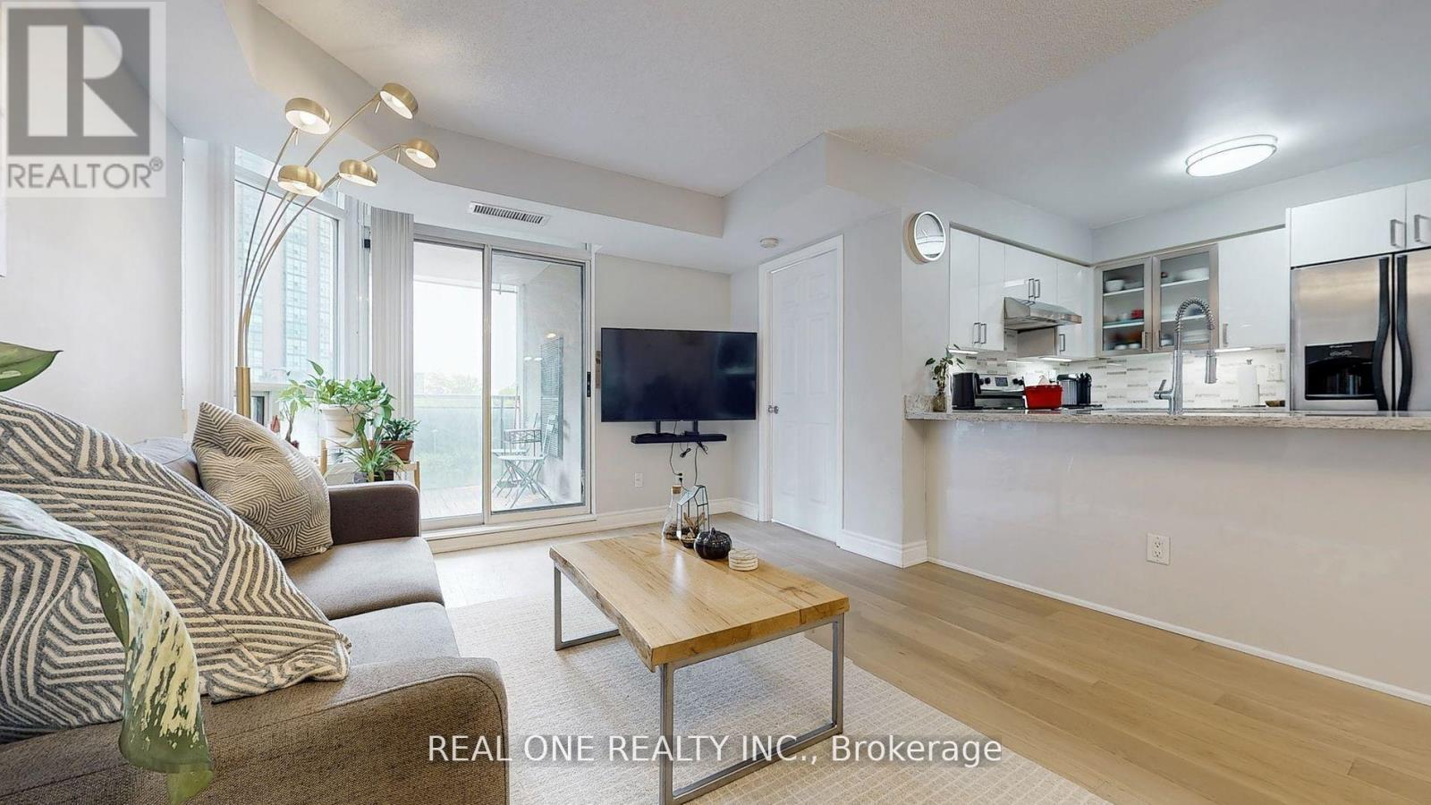 Photo 4 of 501 153 Beecroft Road, Toronto ON