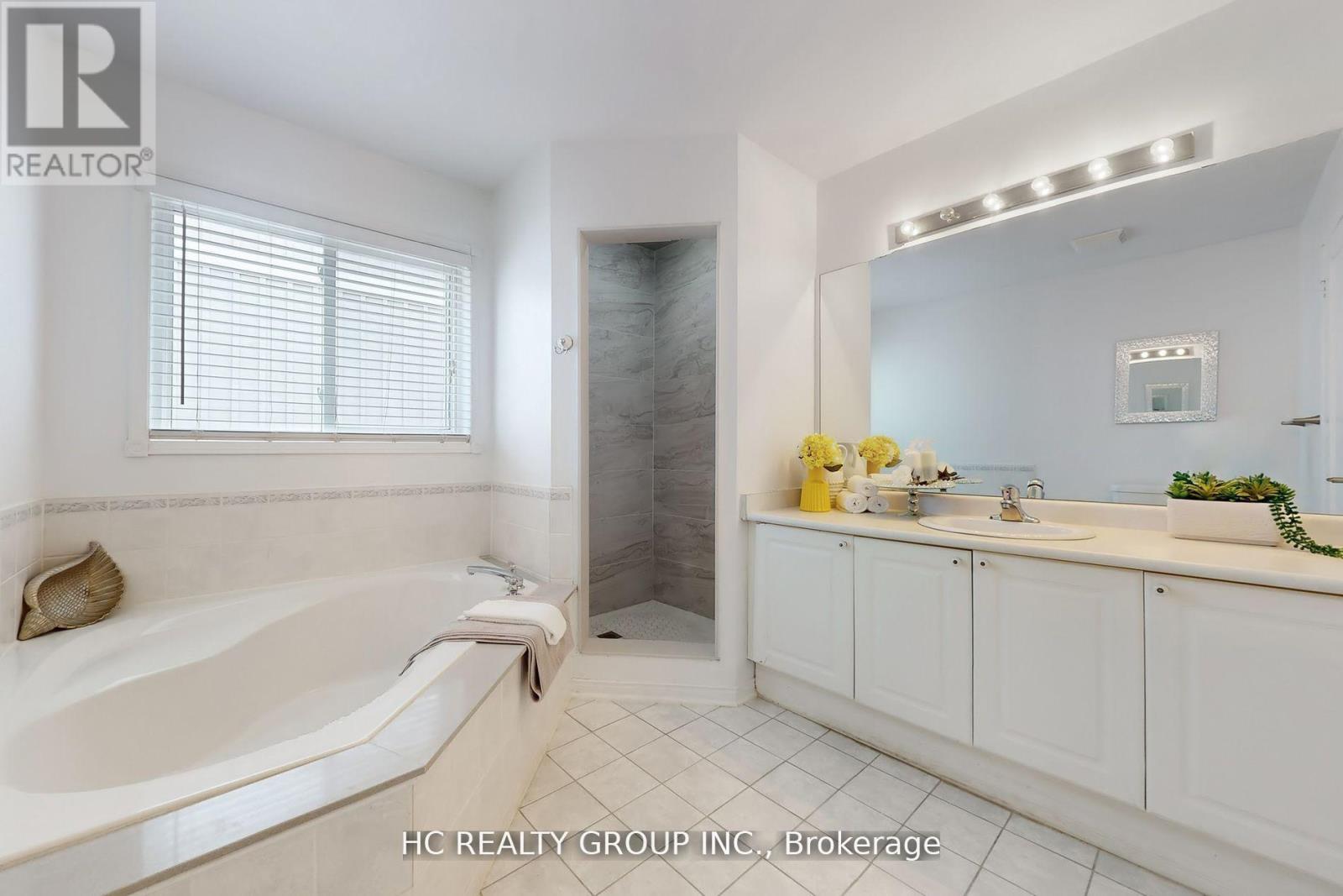 Photo 13 of 8 Beaumaris Crescent, Whitby ON
