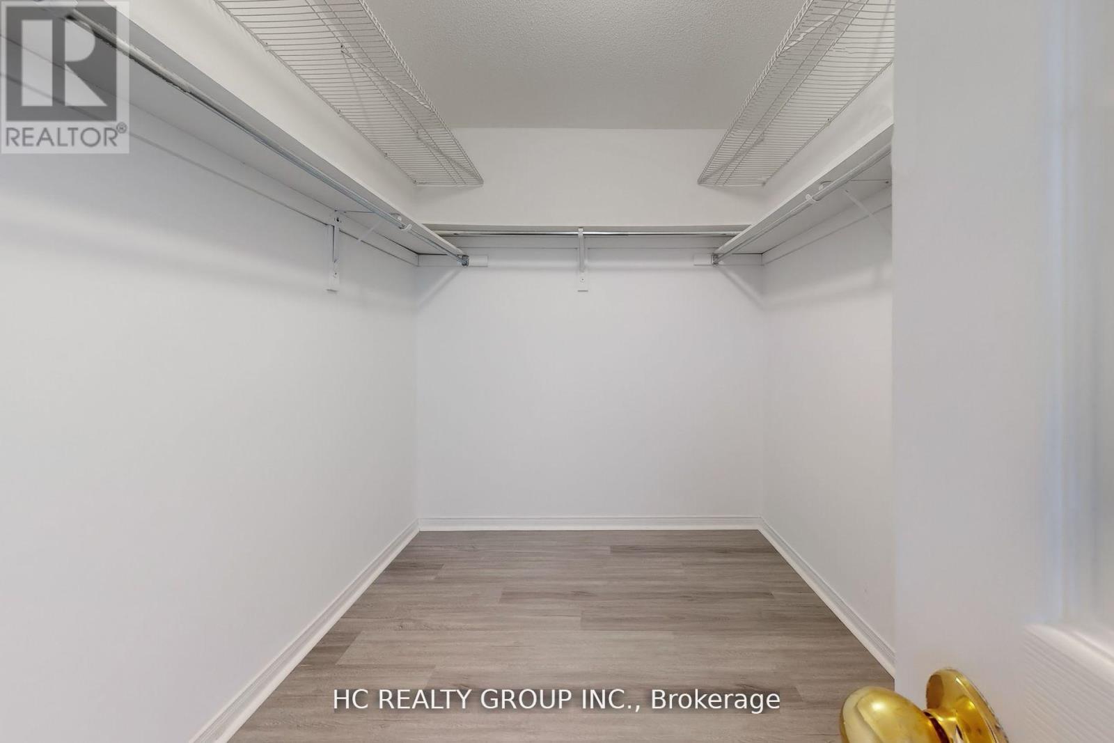 Photo 9 of 8 Beaumaris Crescent, Whitby ON