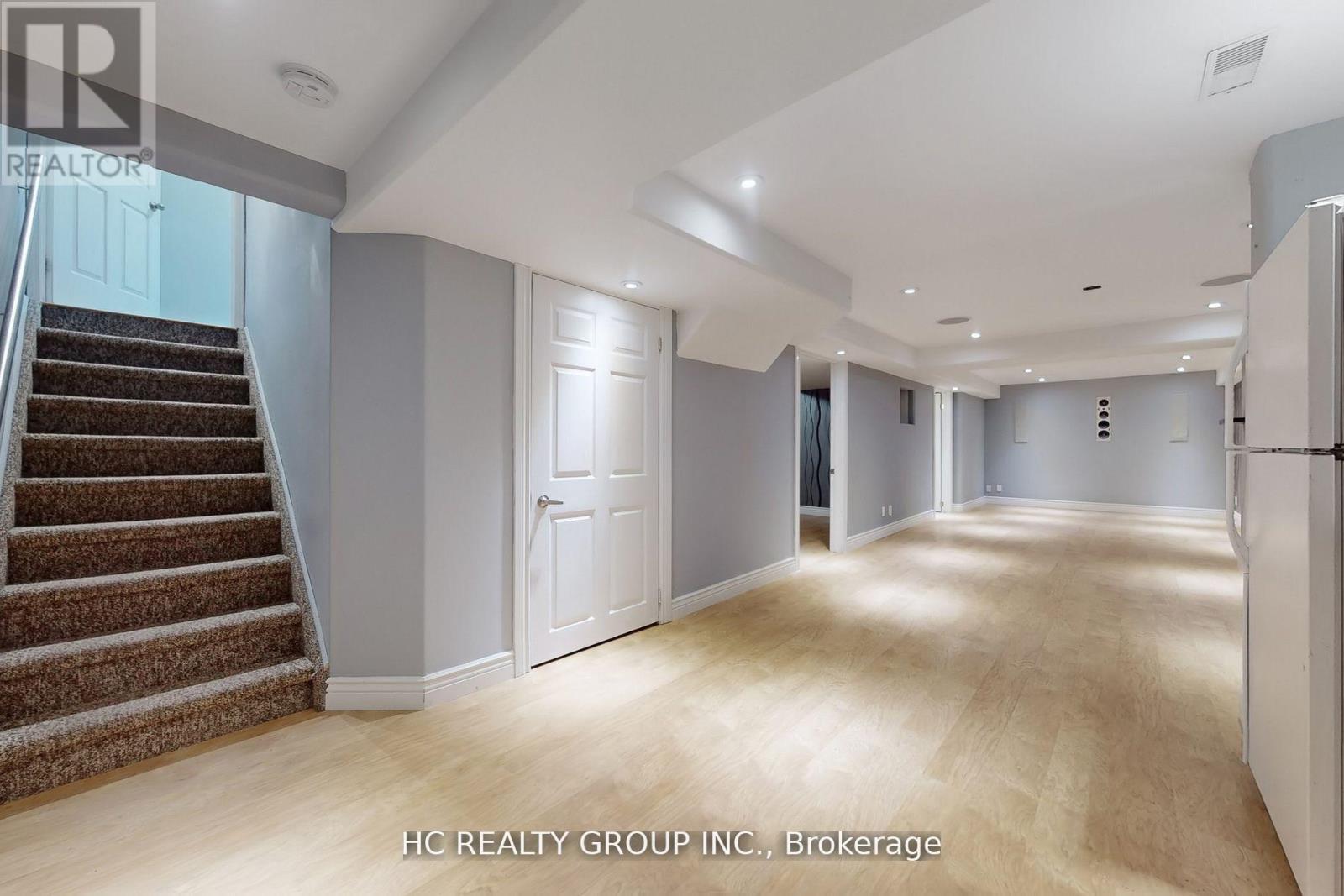 Photo 21 of 8 Beaumaris Crescent, Whitby ON