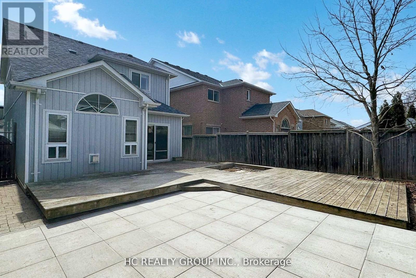 Photo 8 of 8 Beaumaris Crescent, Whitby ON
