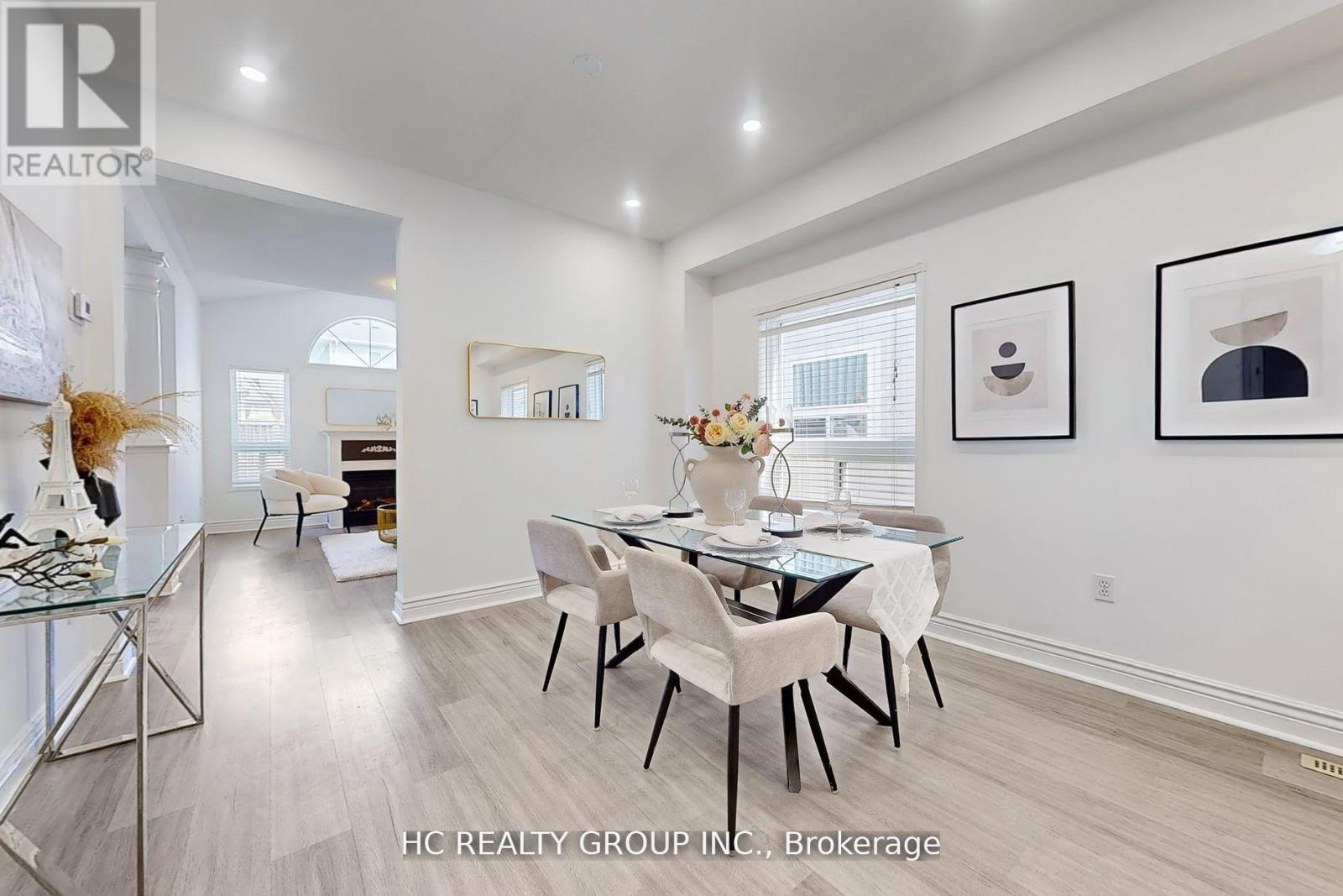 Photo 5 of 8 Beaumaris Crescent, Whitby ON