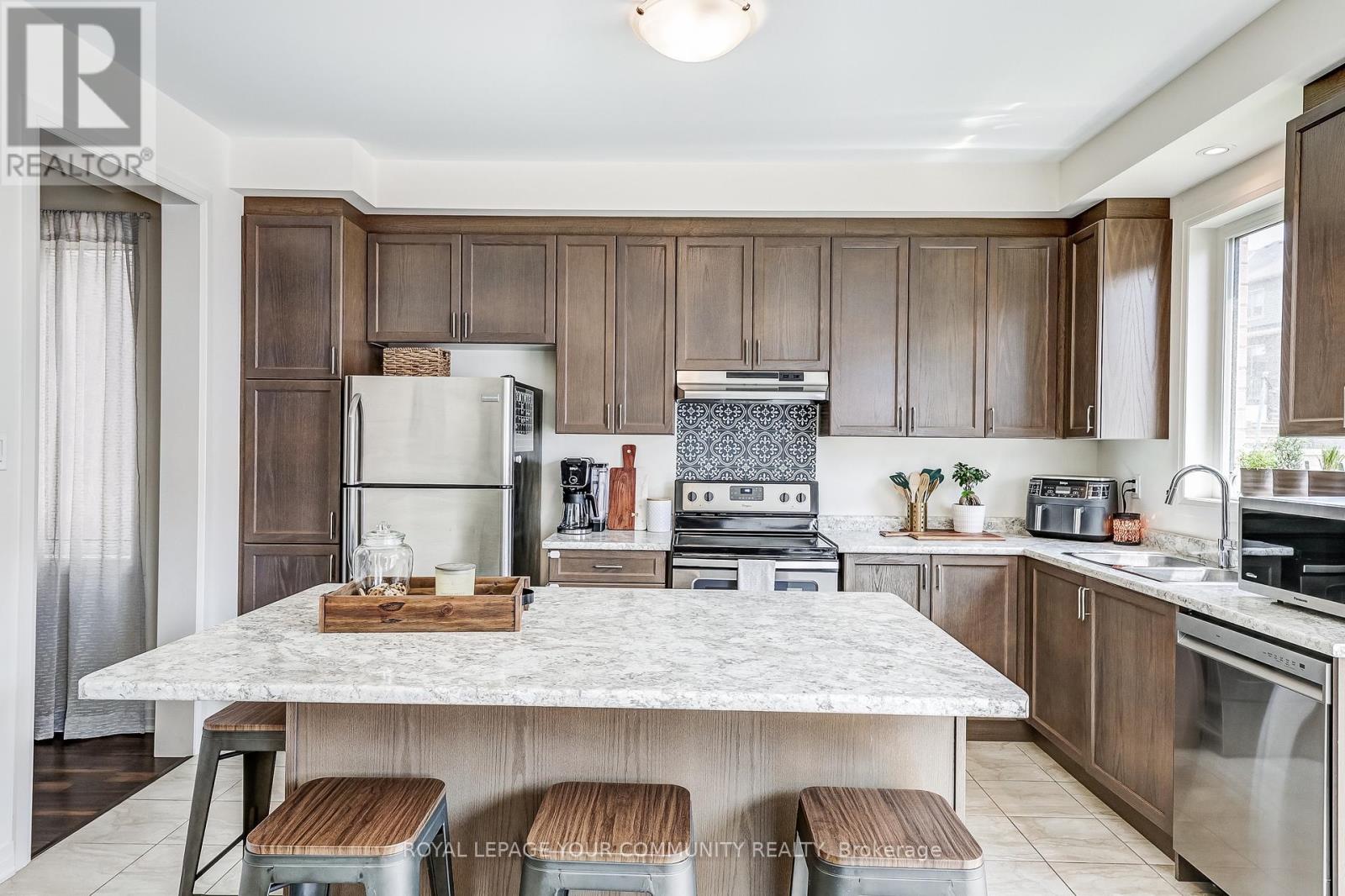 Photo 1 of 136 Casserley Crescent, New Tecumseth ON