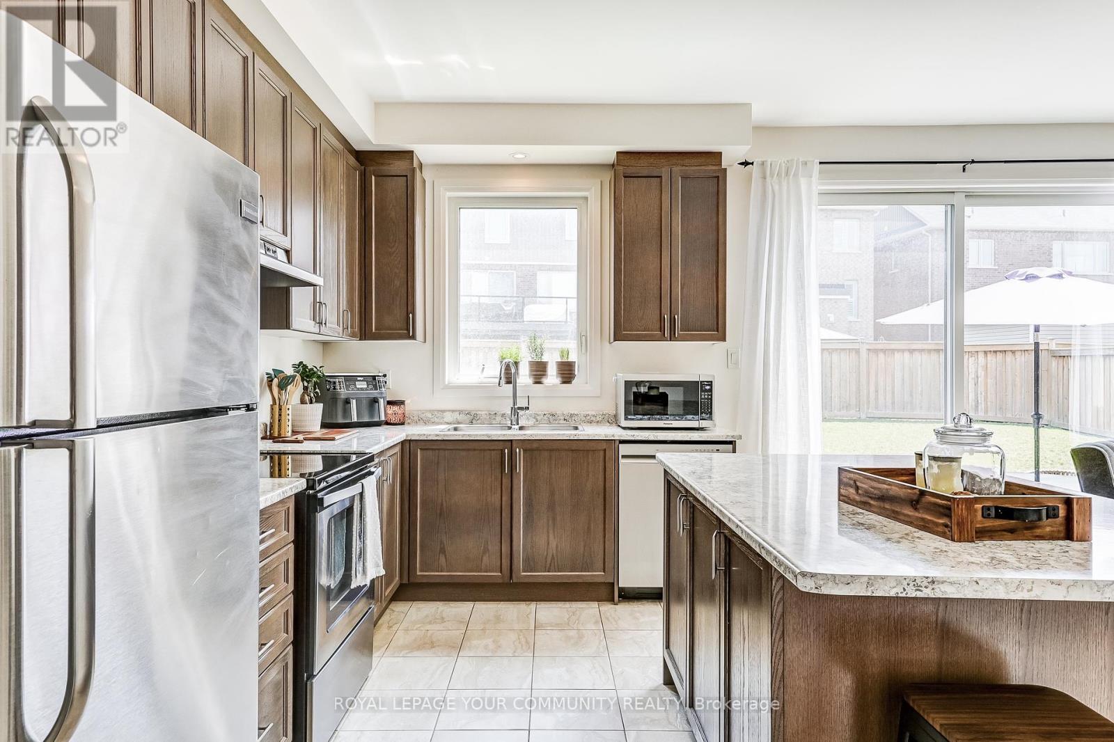 Photo 35 of 136 Casserley Crescent, New Tecumseth ON