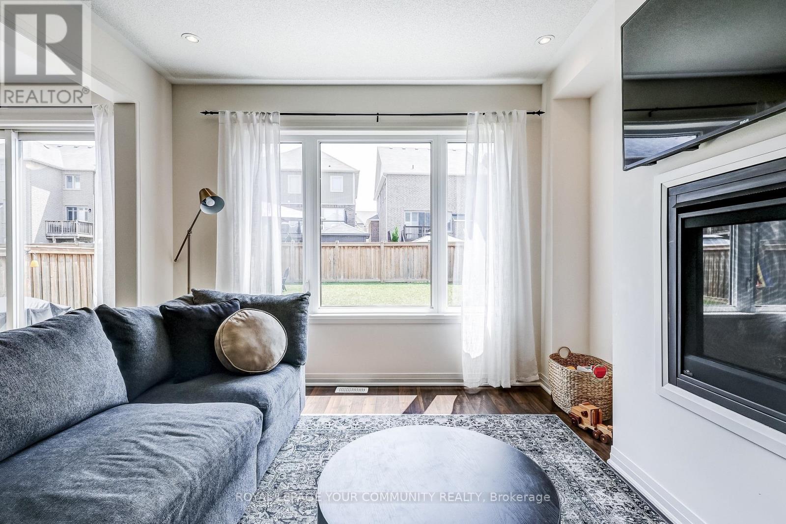 Photo 14 of 136 Casserley Crescent, New Tecumseth ON