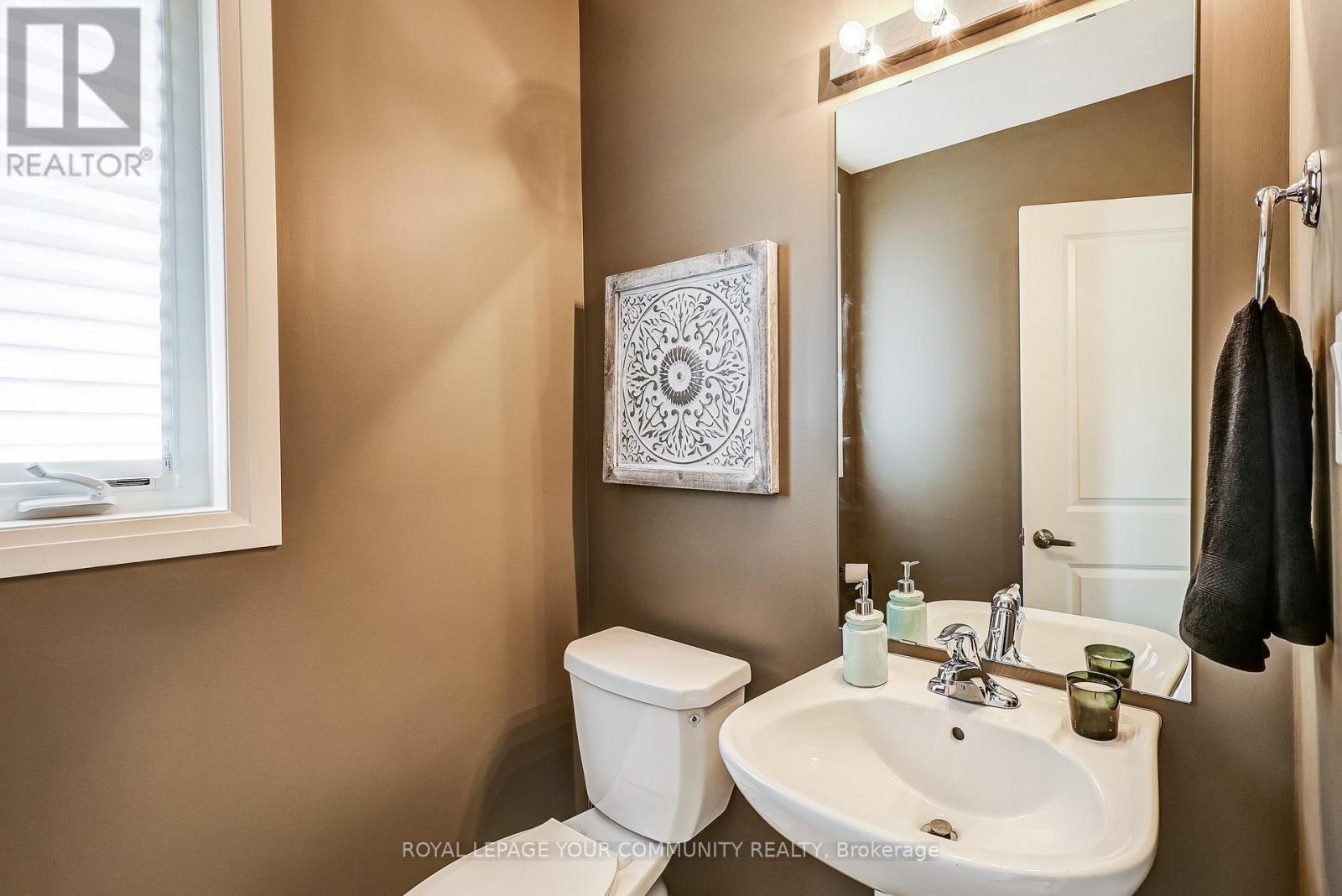 Photo 17 of 136 Casserley Crescent, New Tecumseth ON