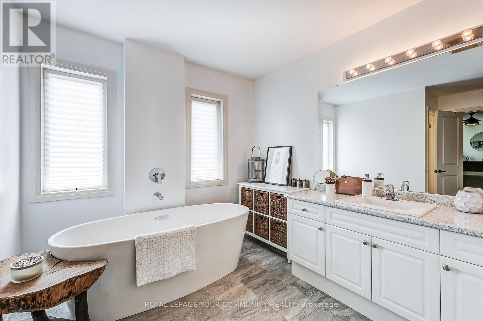 Photo 16 of 136 Casserley Crescent, New Tecumseth ON