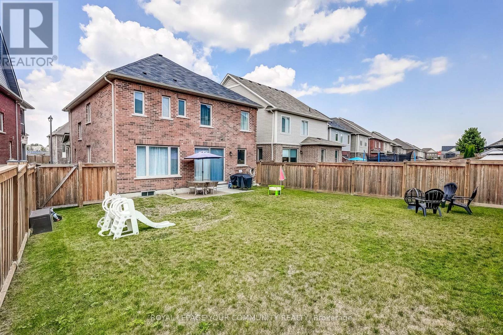 Photo 8 of 136 Casserley Crescent, New Tecumseth ON