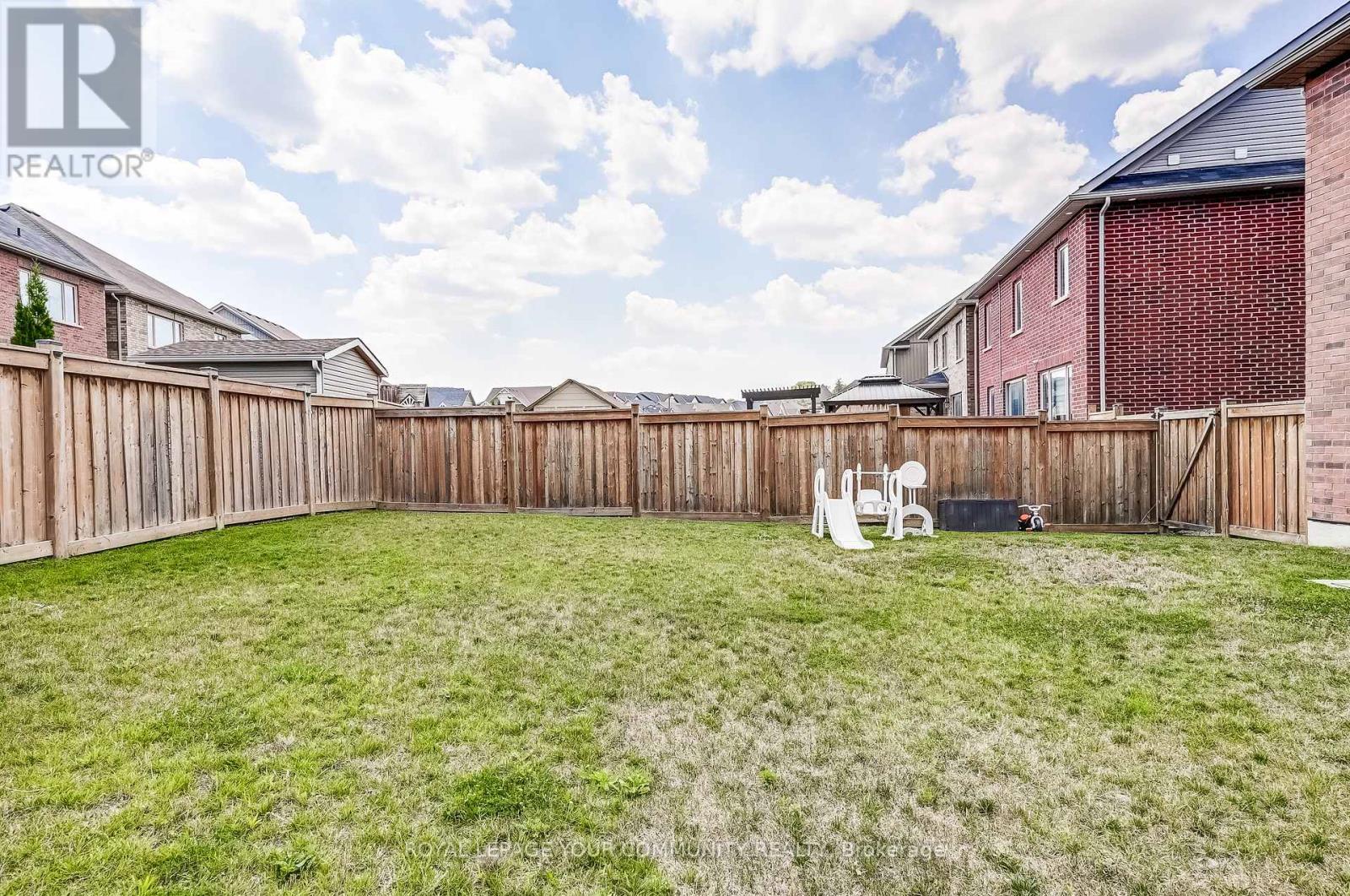 Photo 10 of 136 Casserley Crescent, New Tecumseth ON
