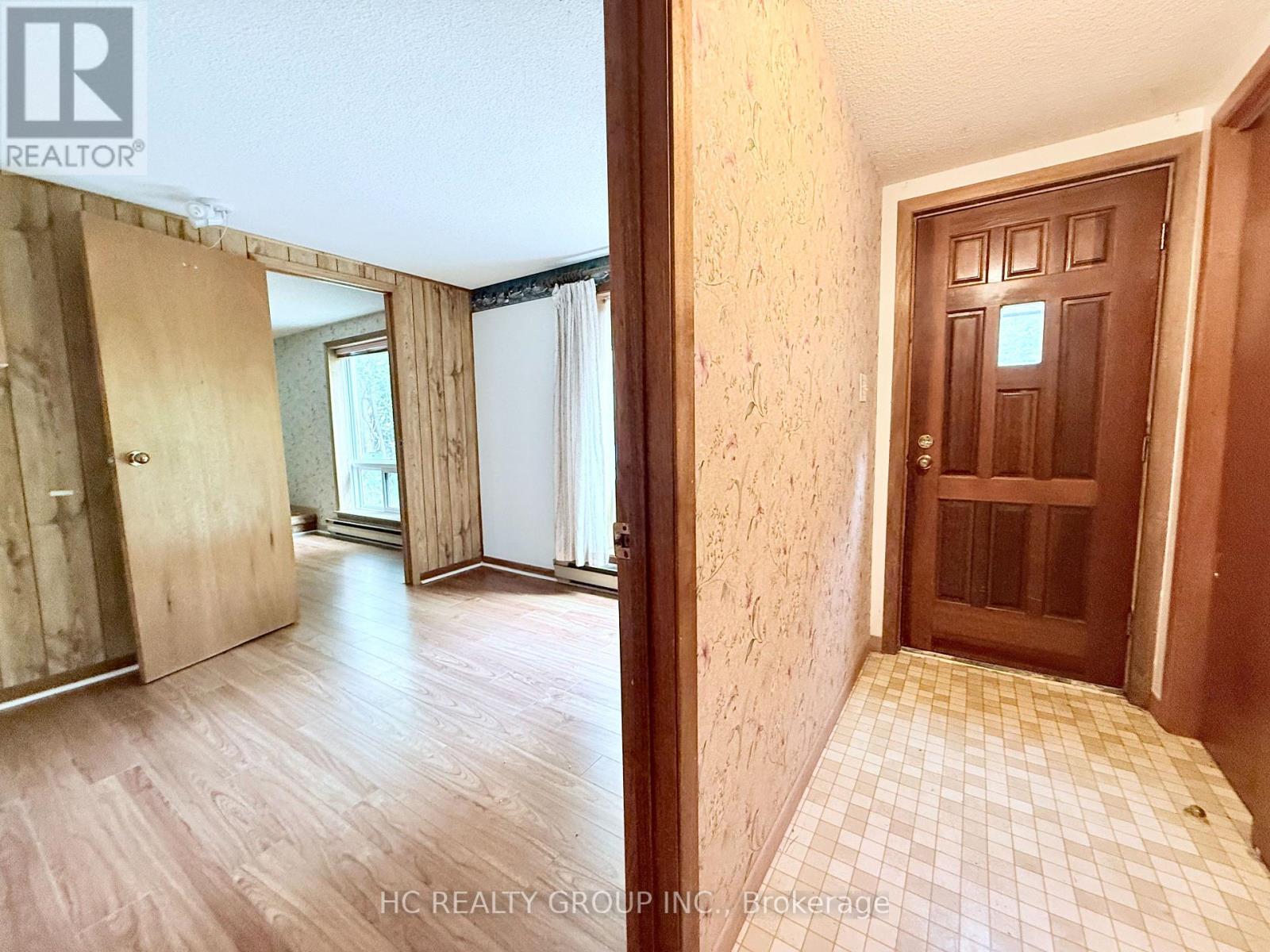 Photo 12 of 328 Andrew Street, Newmarket ON